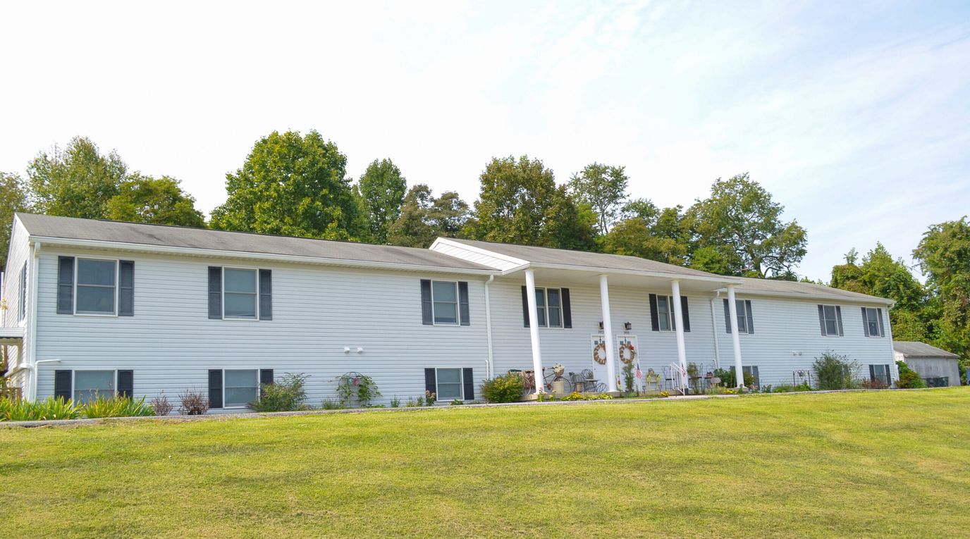 Exterior view of Country Acres Assisted Living facility
