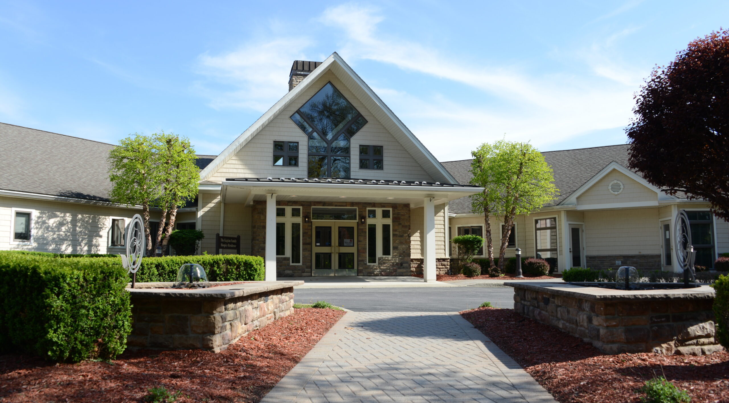 Exterior view of Kaplan Family Hospice Residence building