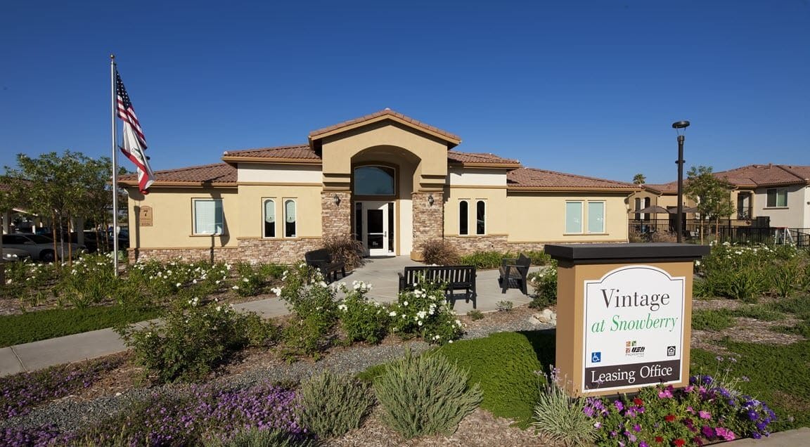 Front exterior view of Vintage at Snowberry facility