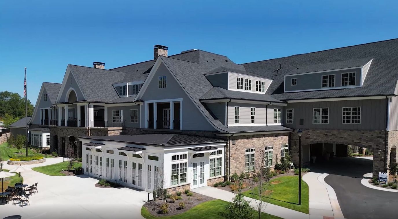 Exterior view of the assisted living facility Holbrook Sugar Hill