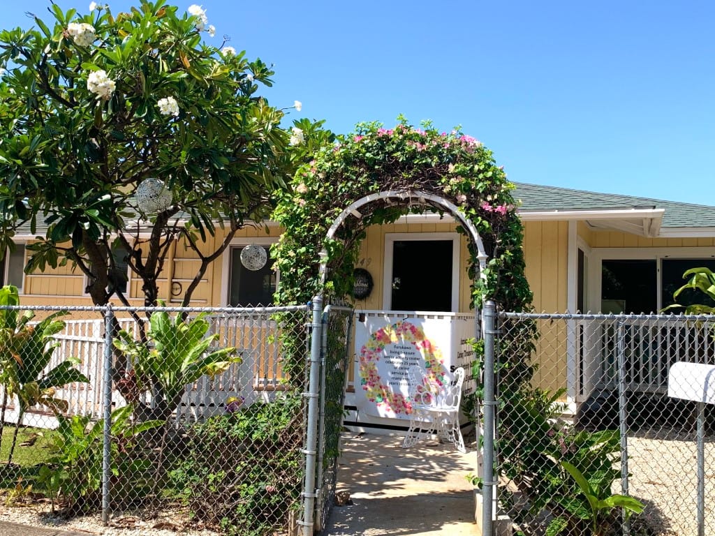 Front entrance with an arch covered in flowers