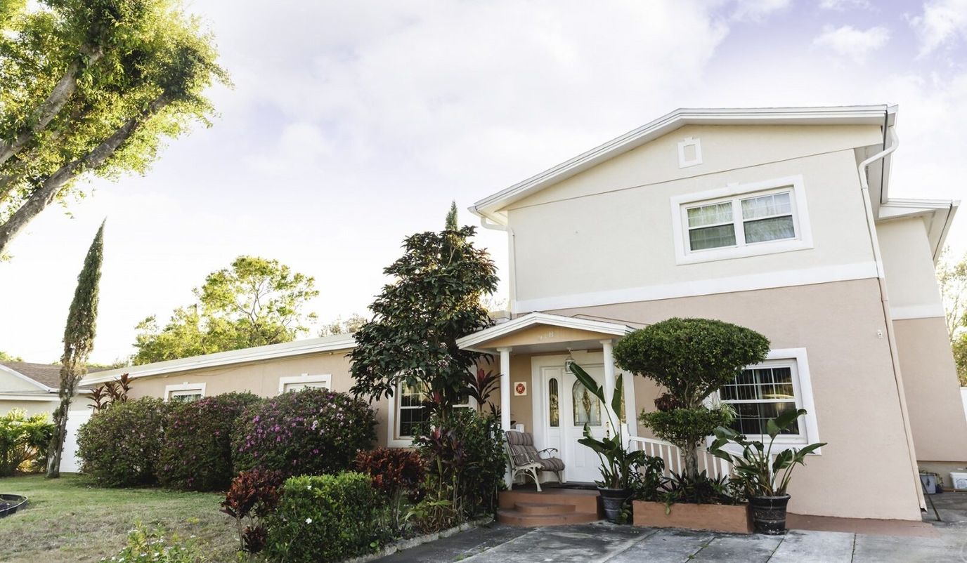 Exterior view of Golden Cove ALF with landscaping