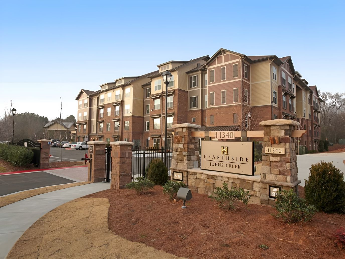 Exterior view of Hearthside Johns Creek facility