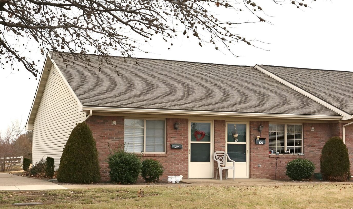 Exterior view of a residential unit at Lakeside Manor