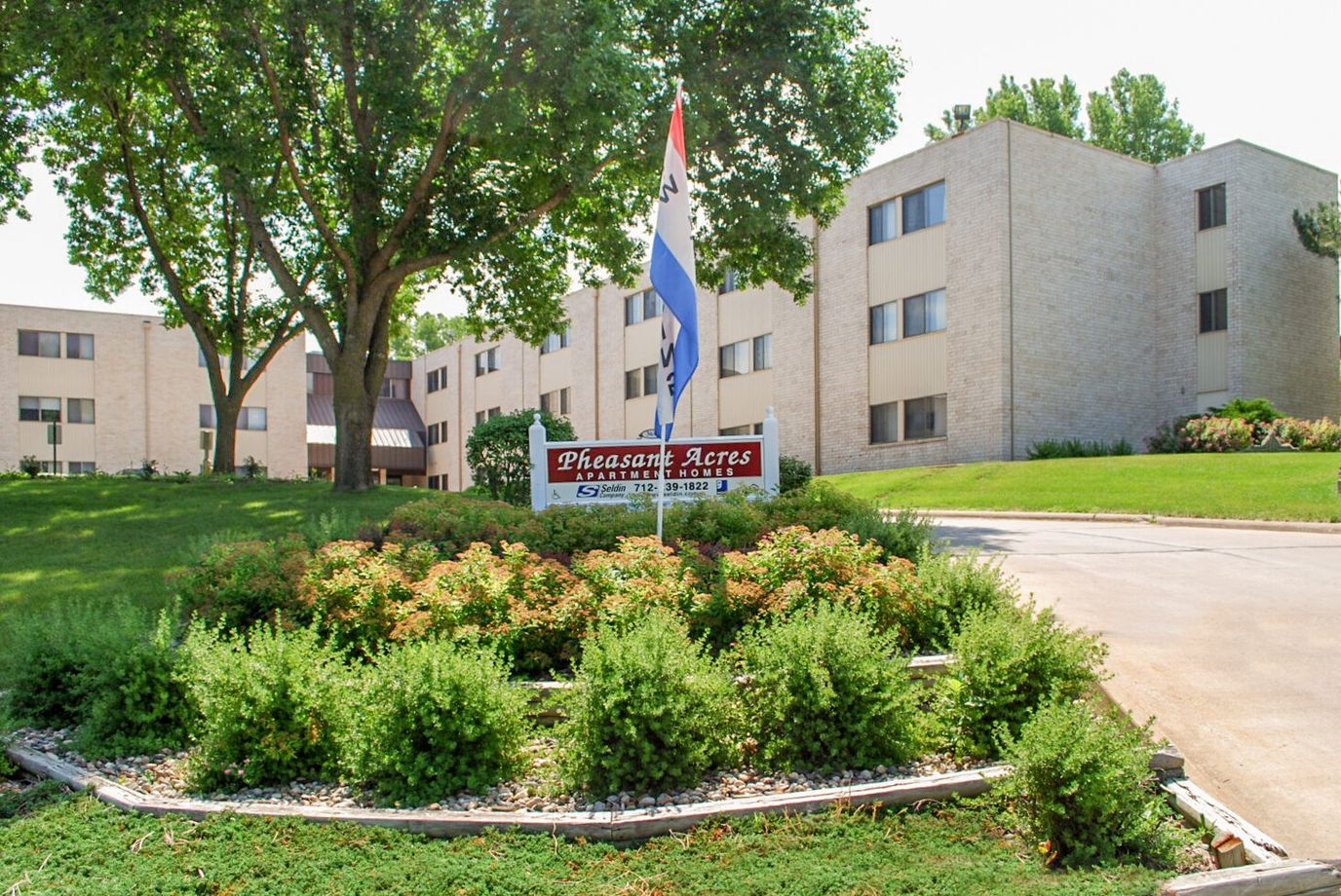 Exterior view of Pheasant Acres Apartments with landscaping