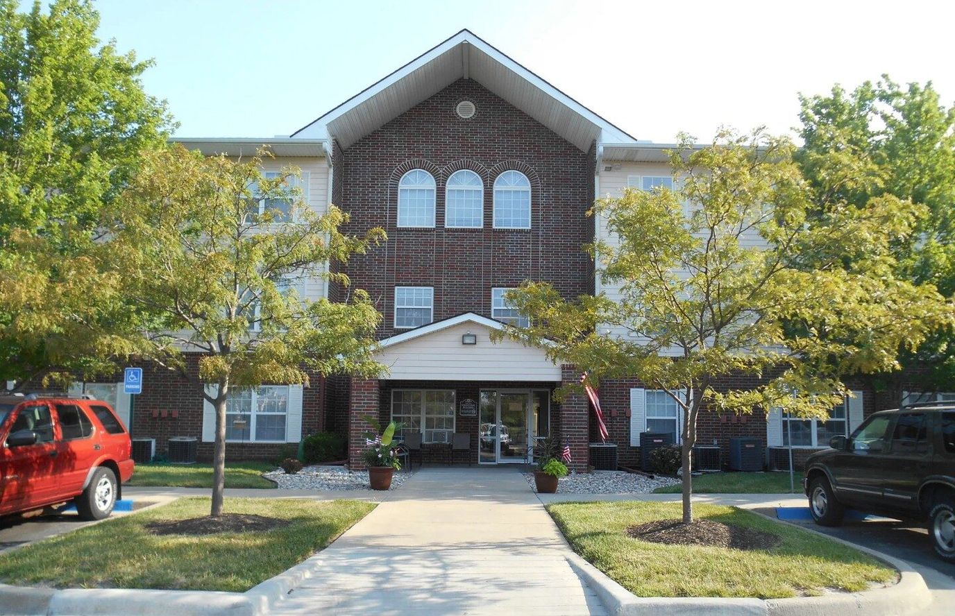 Front view of the Wyndam Place Senior Apartments