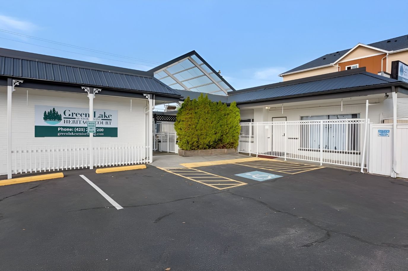 Exterior view of the Green Lake Heritage Court facility