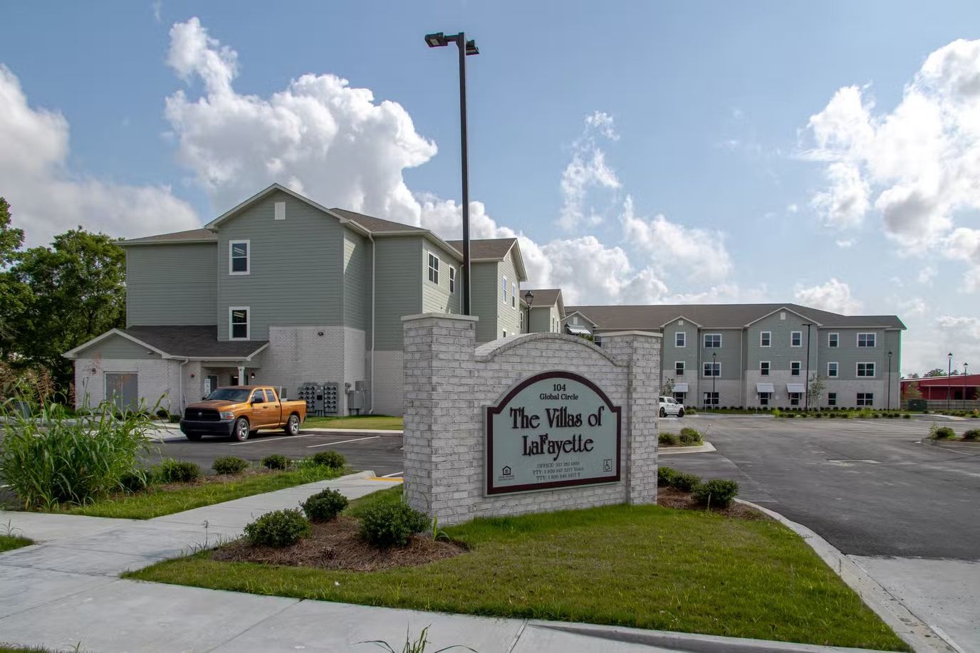 Exterior view of The Villas of Lafayette building