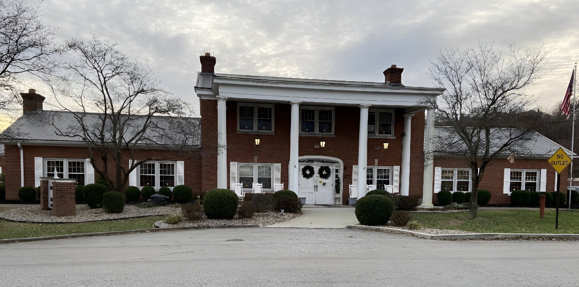 Front entrance of King's Daughters & Sons Home For Senior Living