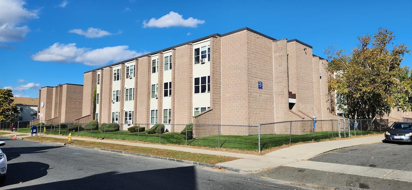 Exterior view of Hunter Place Apartments building
