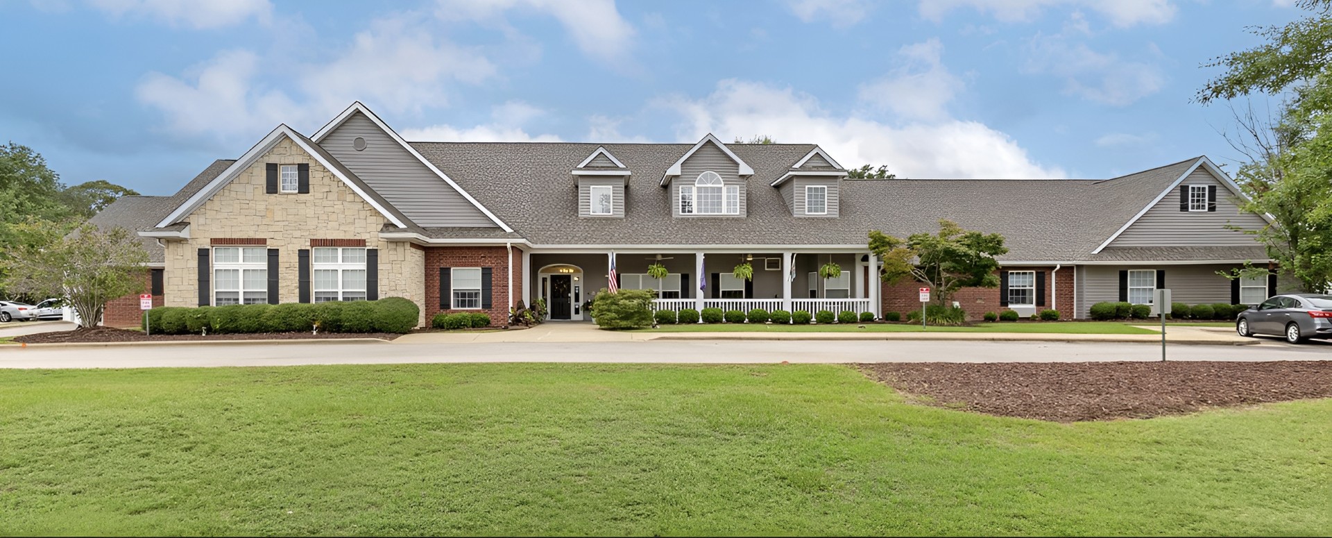 Exterior view of Sumter Terrace Assisted Living facility
