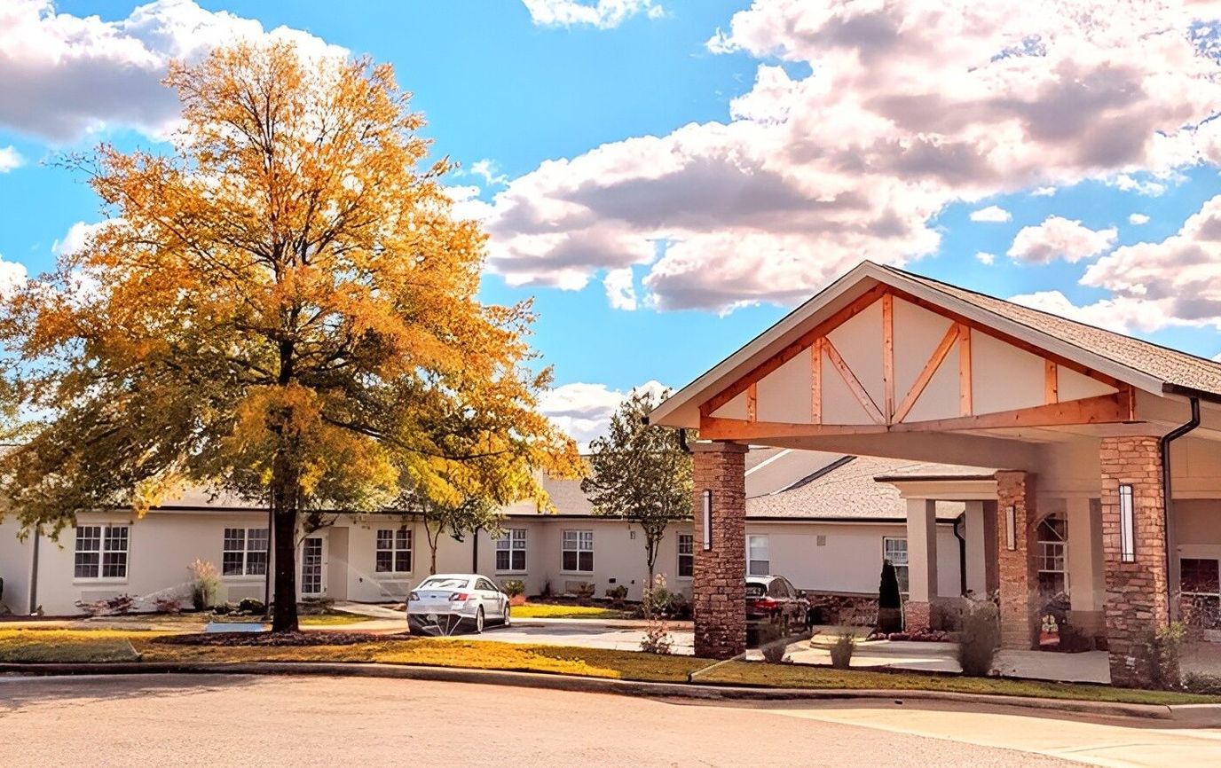 Exterior view of The Ridge at Grandeview with autumn tree