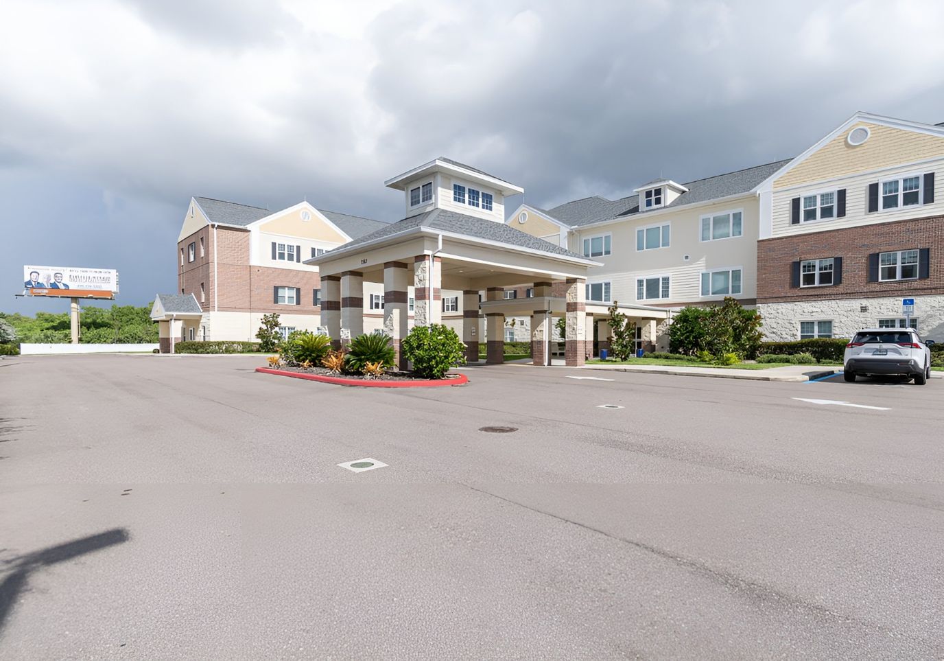 Exterior view of Salterra at Fort Myers building