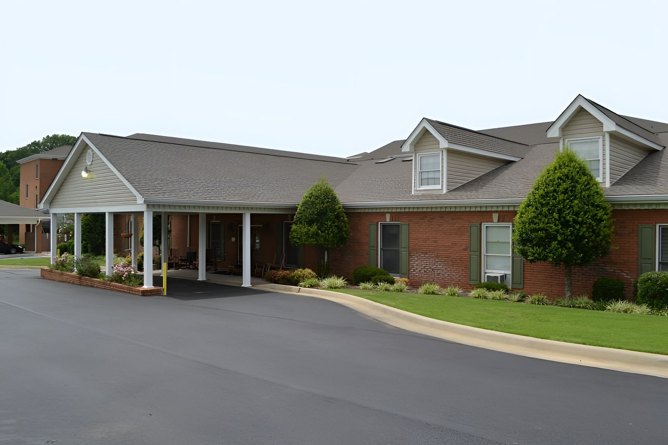 Exterior view of Star Pointe Senior Living facility