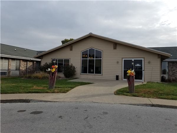Exterior view of Pin Oaks Living Center