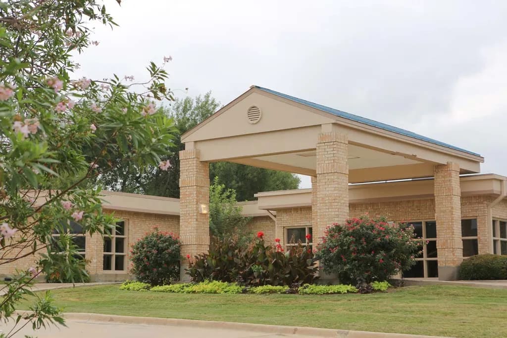 Exterior view of Heritage Gardens Rehabilitation & Healthcare