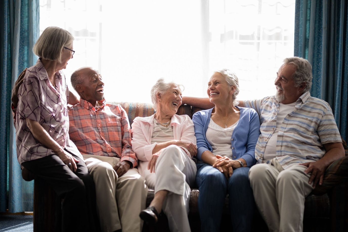 Brookhaven Nursing &Amp; Rehab, Nursing Home in Springfield, MO — Seniors enjoying conversation on a comfortable couch
