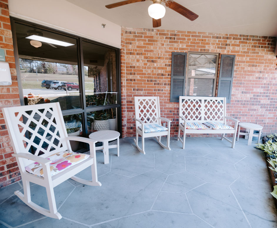 Outdoor sitting area with white rocking chairs