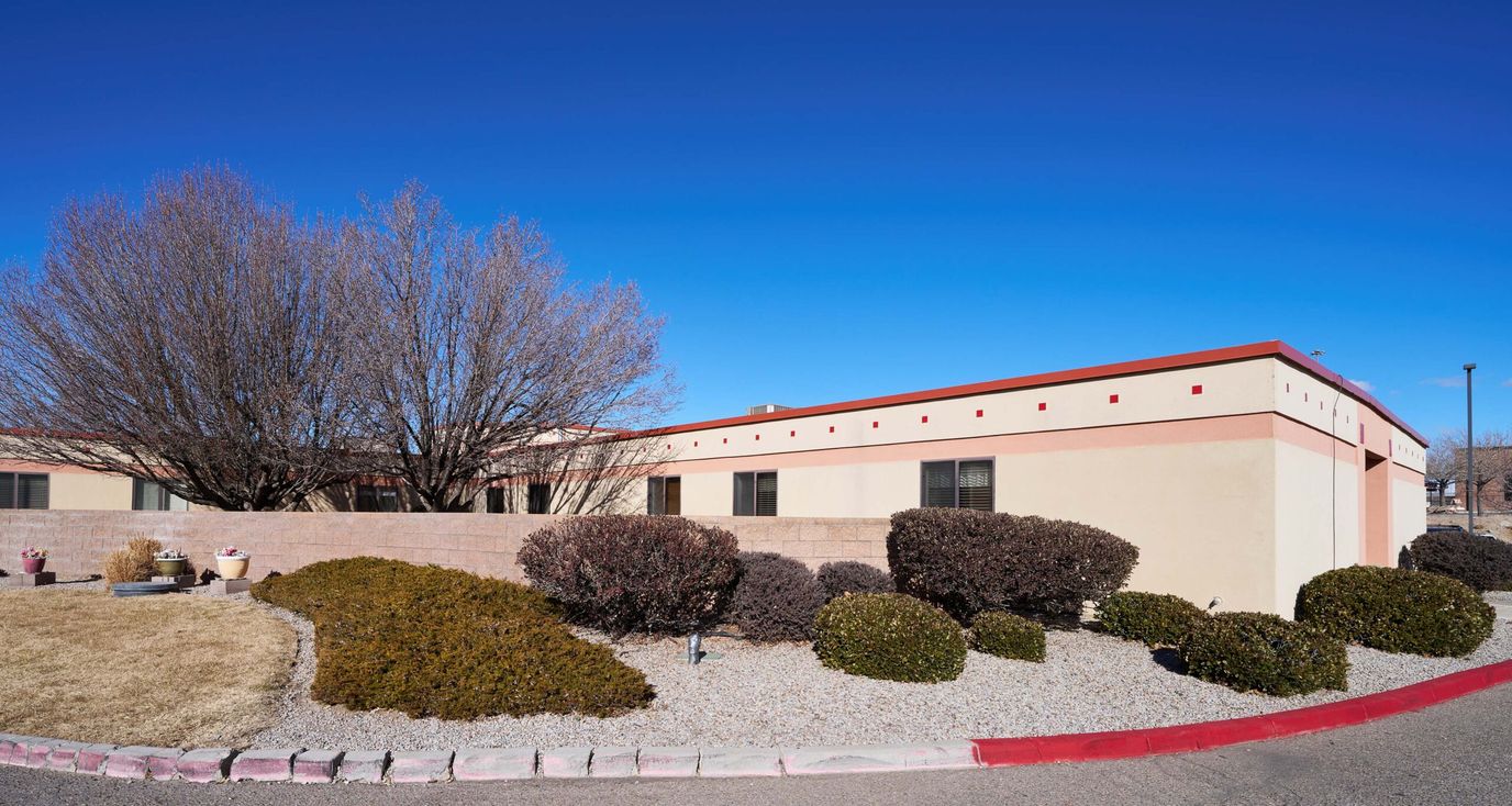 Exterior view of Farmington Wellness & Rehabilitation facility