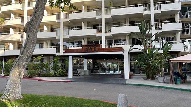 Front entrance of Ventura Townehouse facility