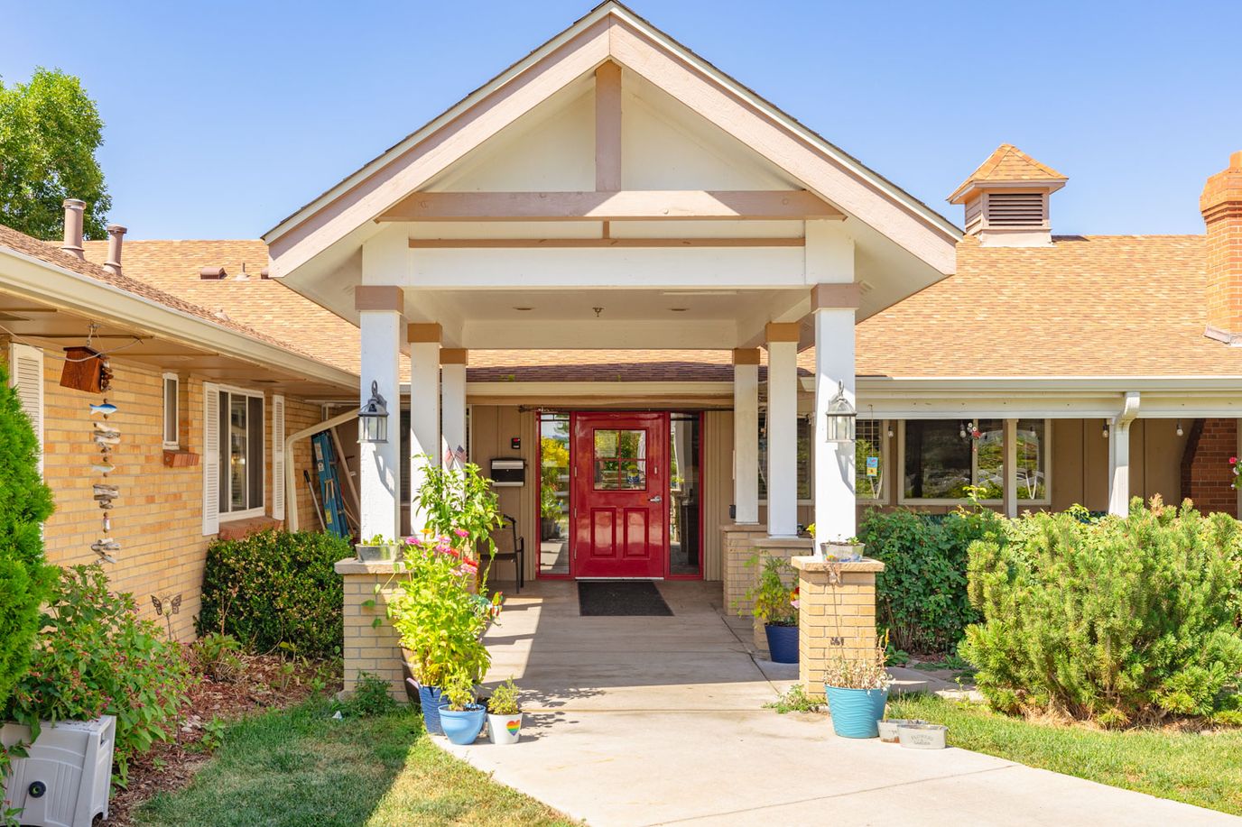 Exterior view of the entrance to Arvada Care and Rehabilitation Center