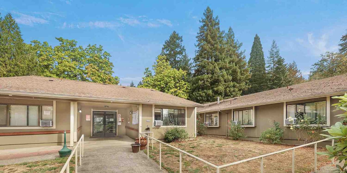 Exterior view of Evergreen Post Acute building