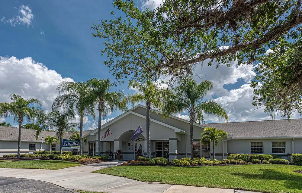Exterior view of Arden Courts of Sarasota with palm trees