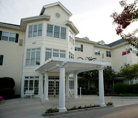Exterior view of Lynridge Memory Care building.