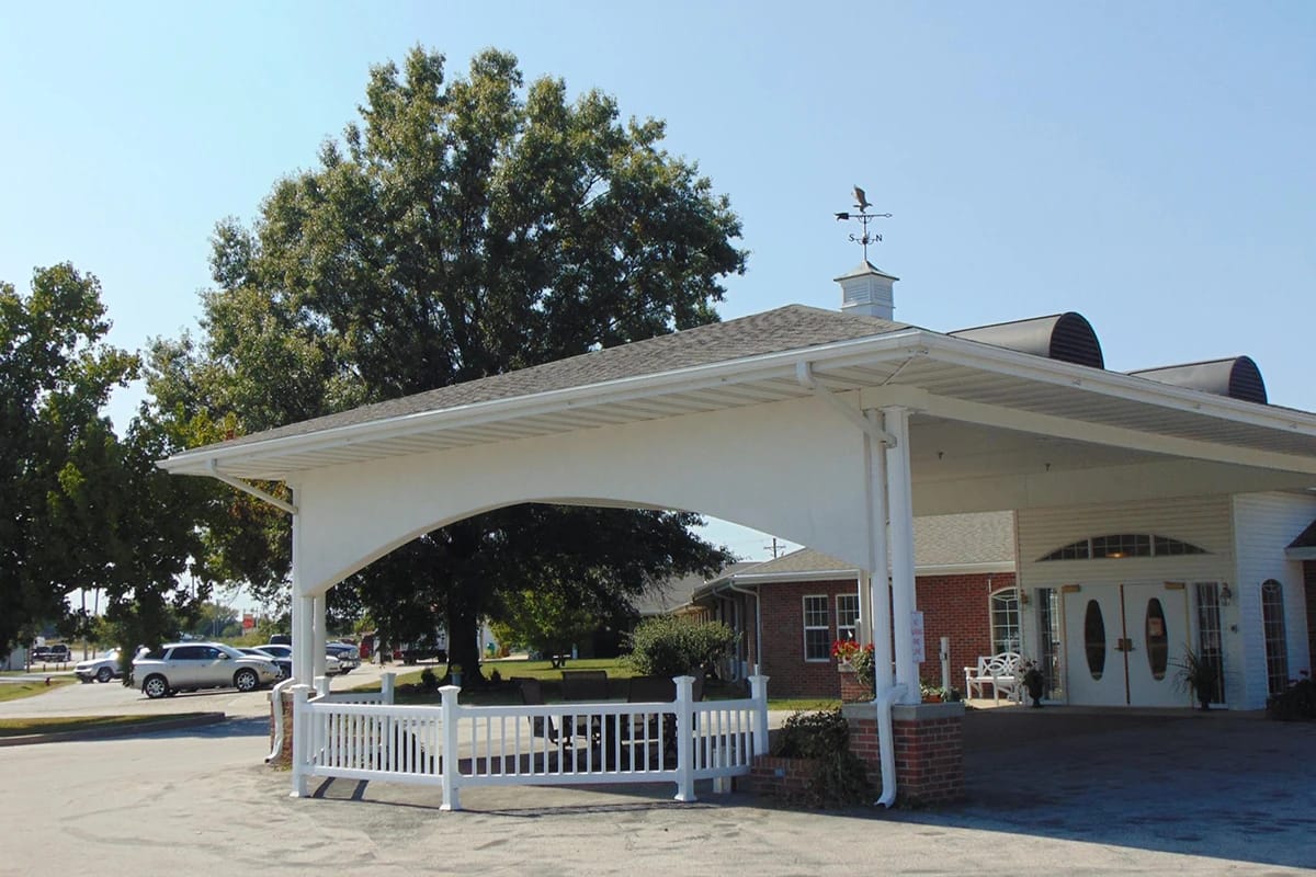 Exterior view of Lincoln Community Care Center entrance