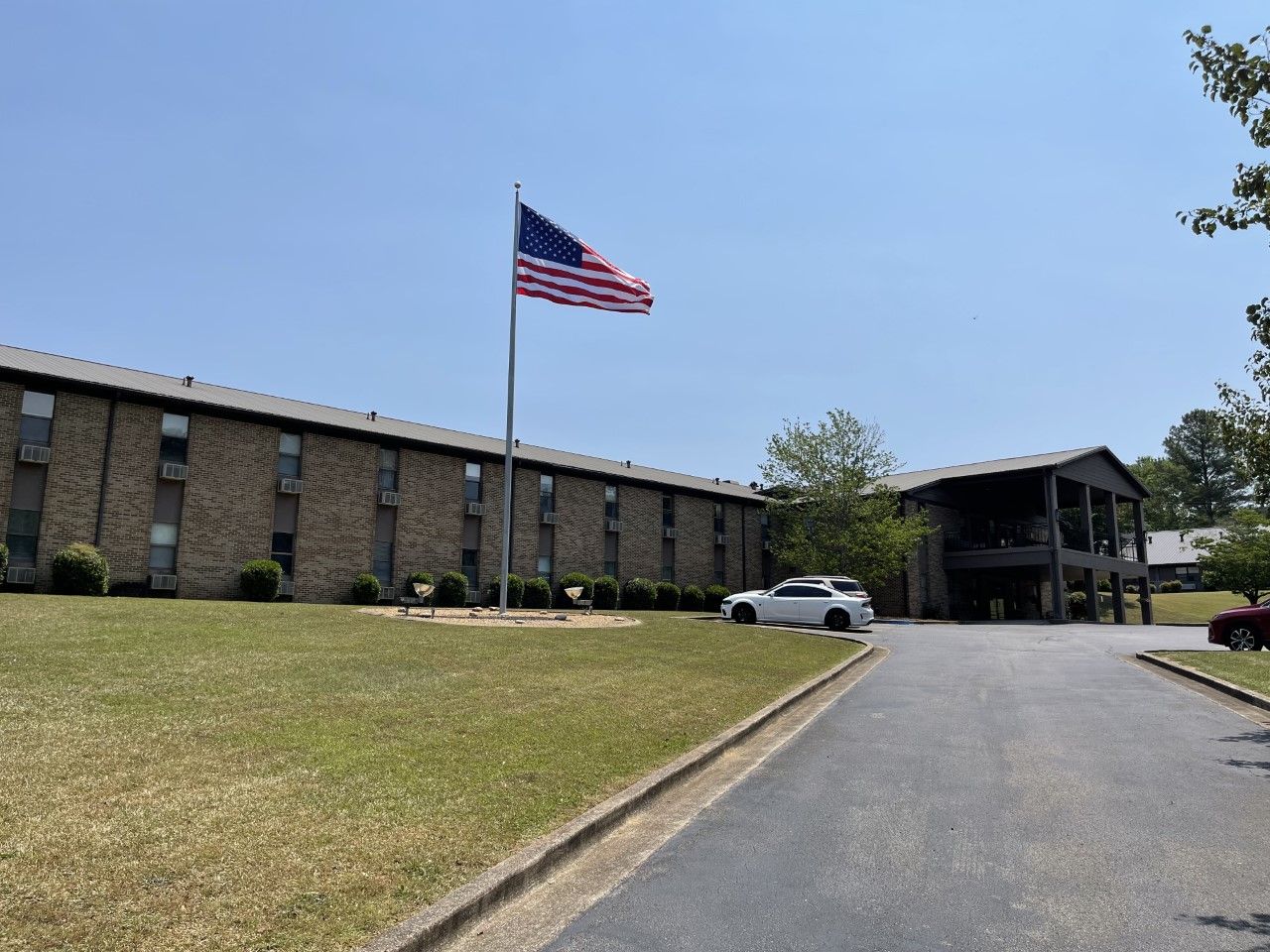 Exterior view of Silver Lakes Senior Living facility