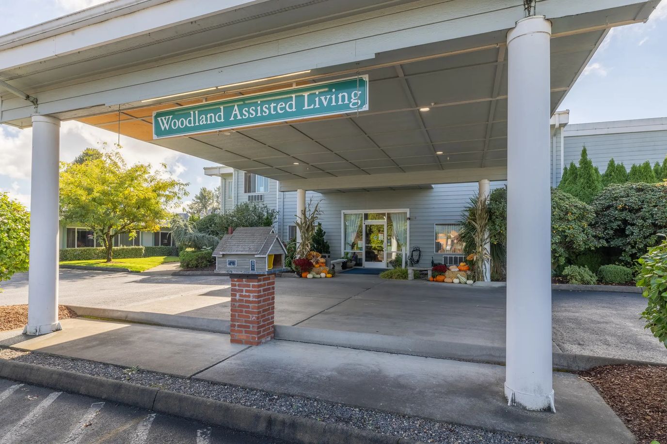 Front entrance of Woodland Assisted Living facility