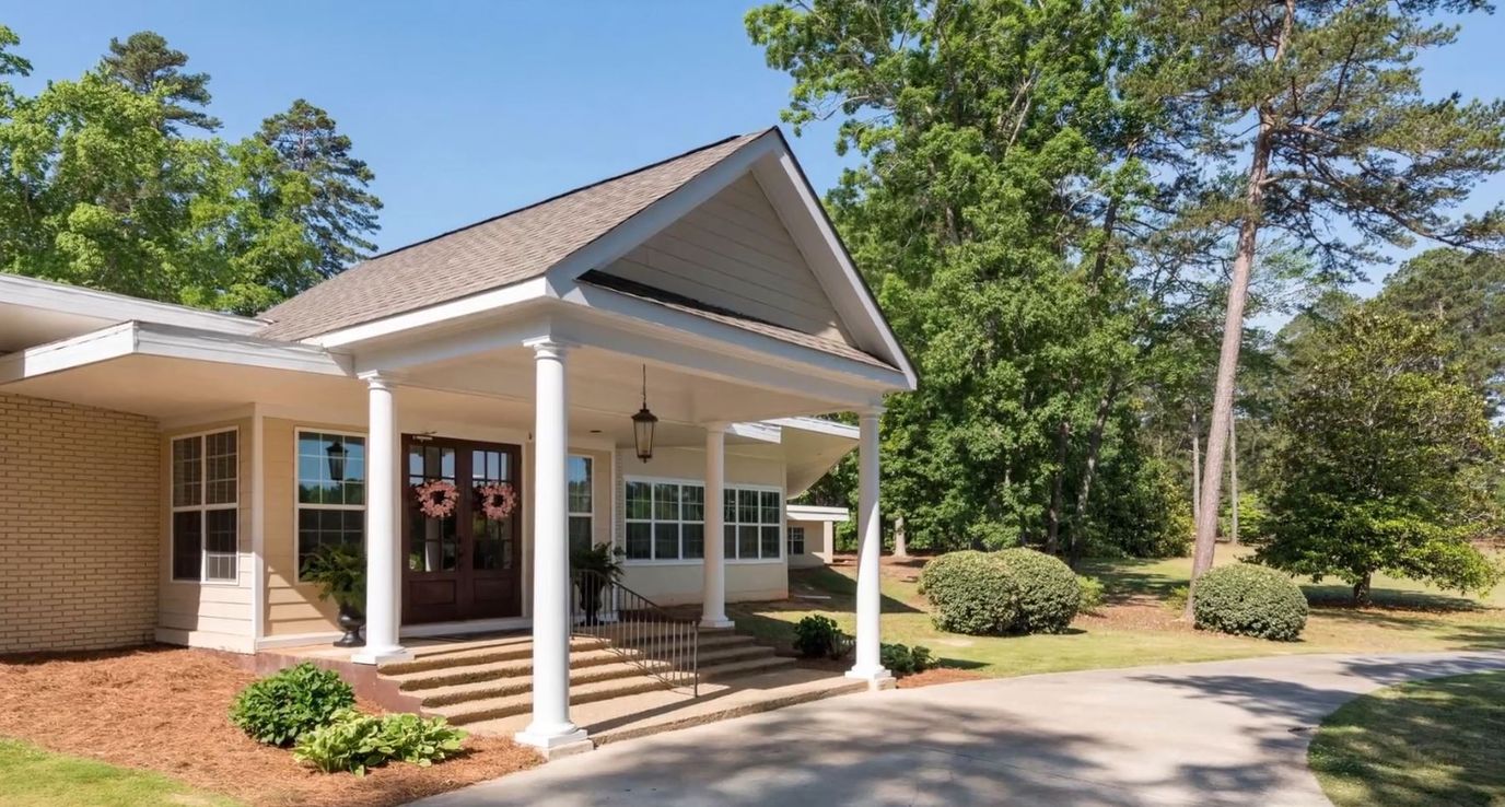 Front entrance of Southern Manor at Candler