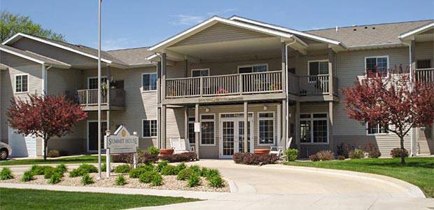 Exterior view of Summit House Assisted Living facility
