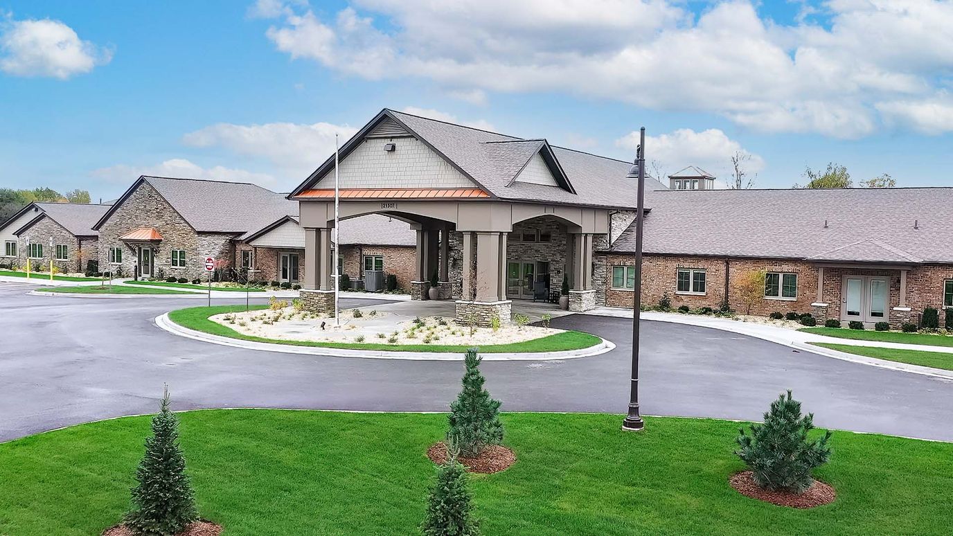 Exterior view of Cedarhurst of Frankfort facility