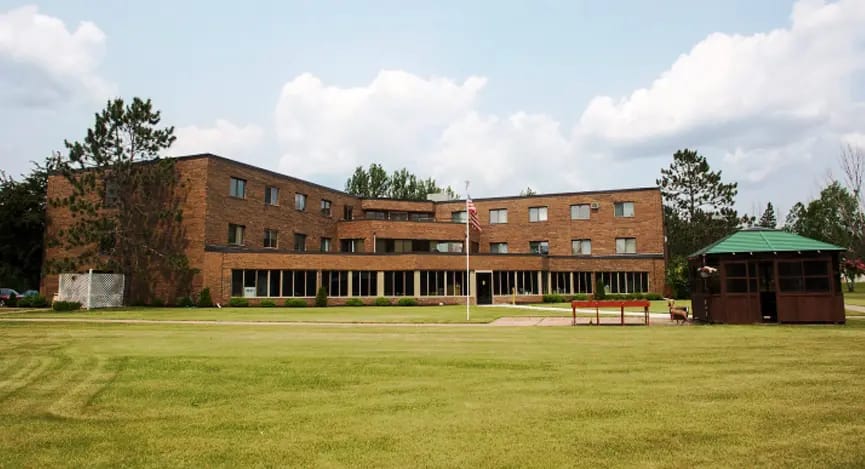 Exterior view of Brainerd Carefree Living facility