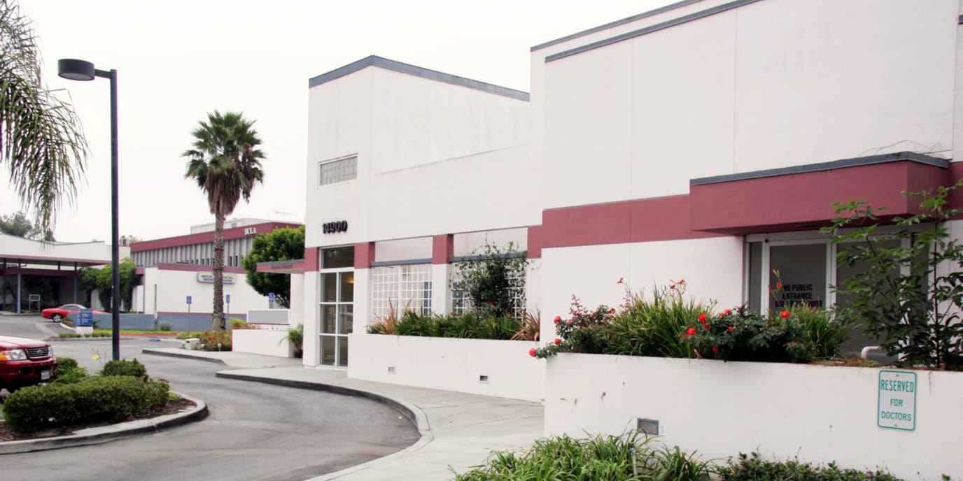 Exterior view of the Vista Specialty Care facility