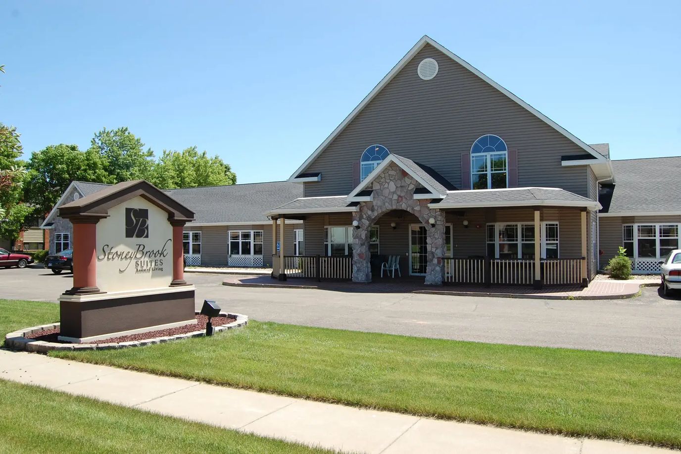 Exterior view of StoneyBrook Suites Assisted Living
