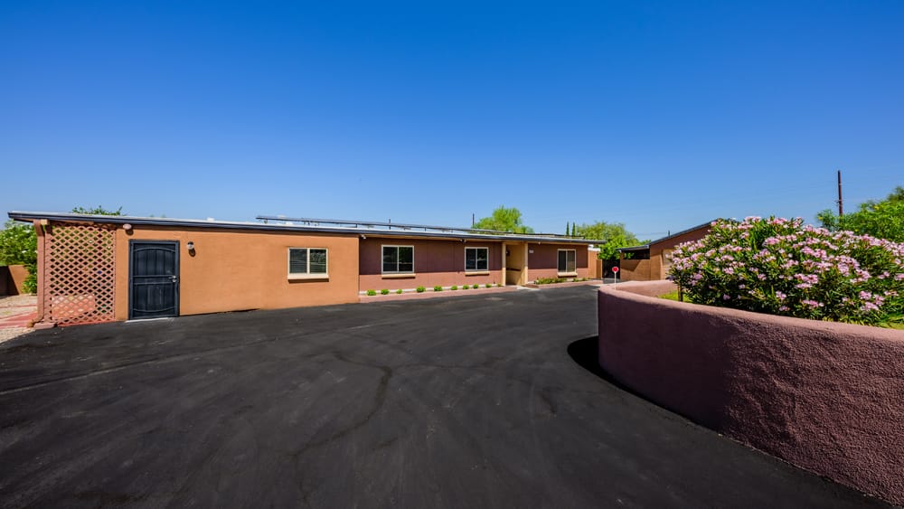 Exterior view of Oak Haven Assisted Living facility