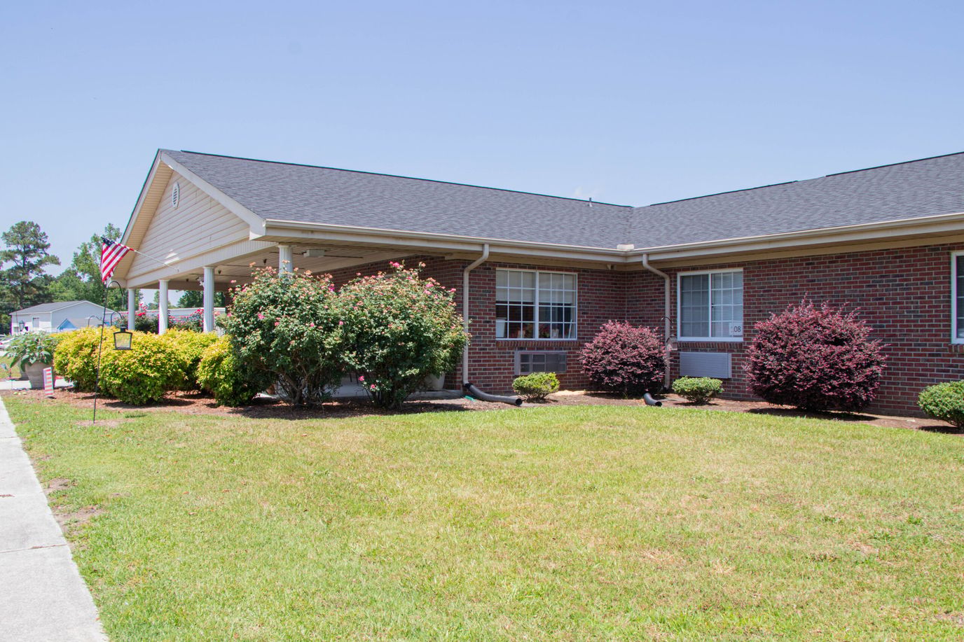 Exterior view of The Gardens of Rose Hill with landscaping