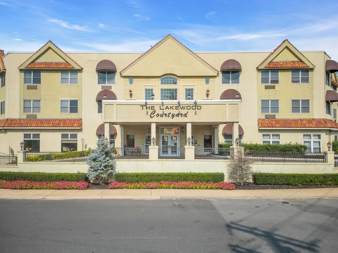 Exterior view of The Lakewood Courtyard building
