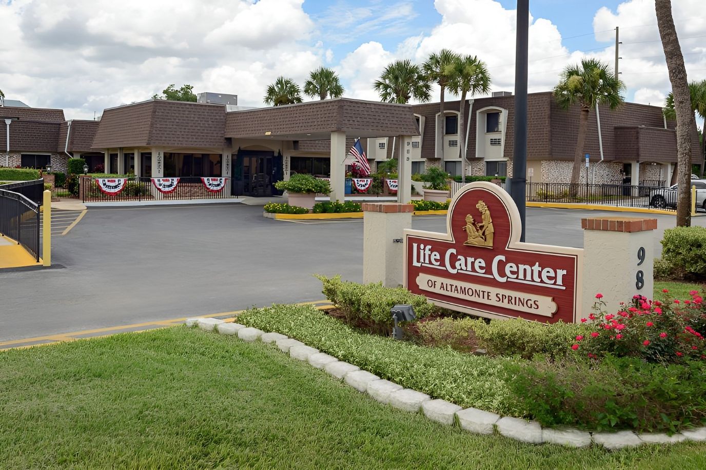 Entrance of Life Care Center of Altamonte Springs with signage