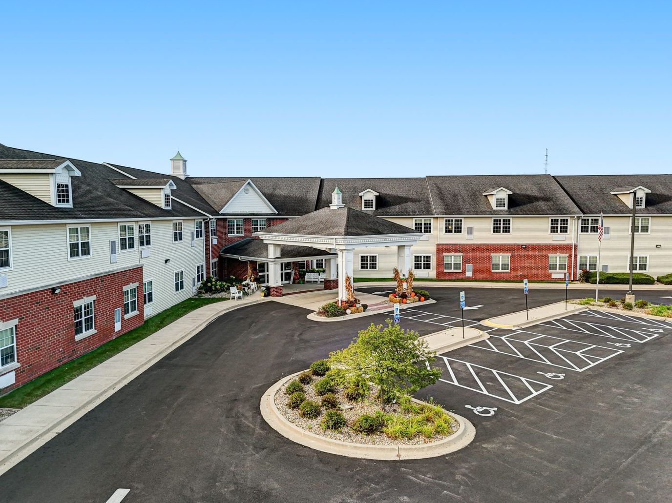 Exterior view of Bellaire at Stone Port with landscaping