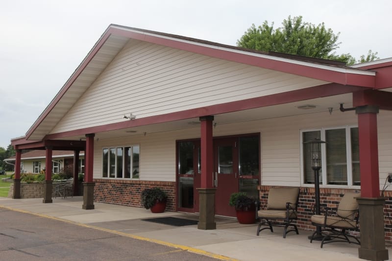 Exterior view of Oakbrook Health and Rehabilitation facility