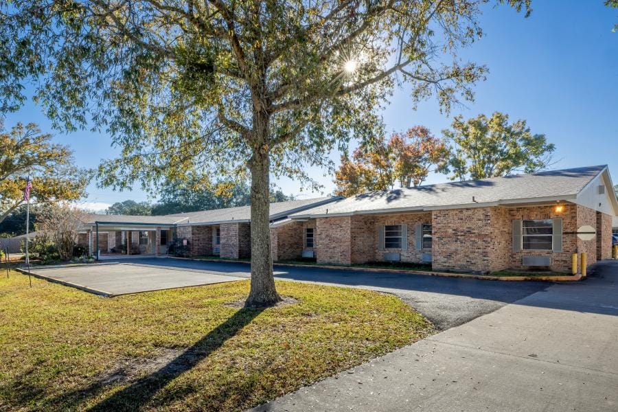 Exterior view of Legacy Nursing and Rehabilitation facility