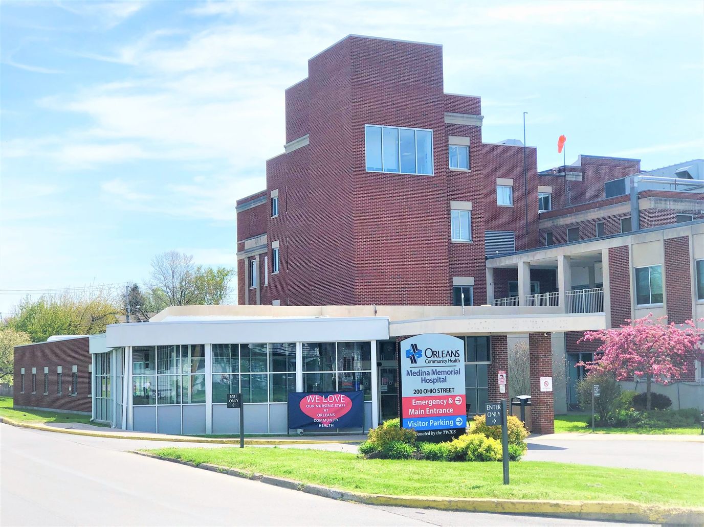 Exterior view of Medina Memorial Hospital SNF building