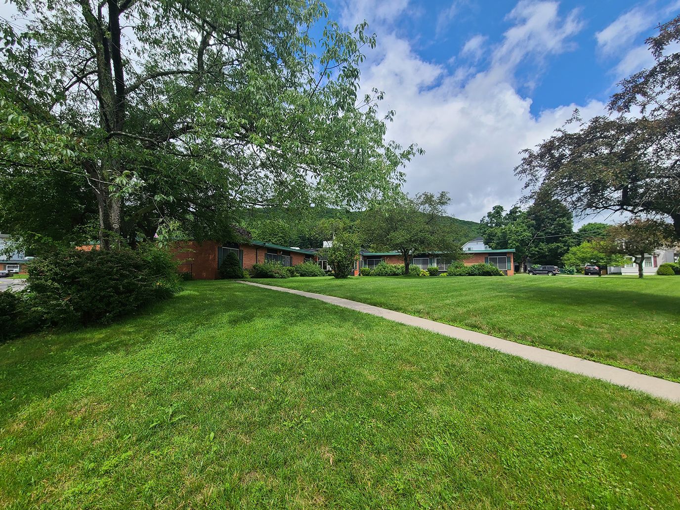 Exterior view of Chestnut Park Rehabilitation and Nursing Center
