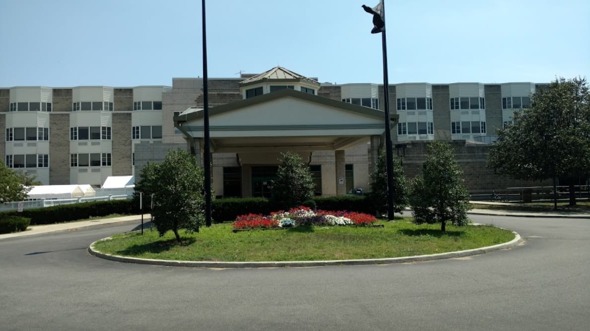 Exterior view of the NYS Veterans Home building