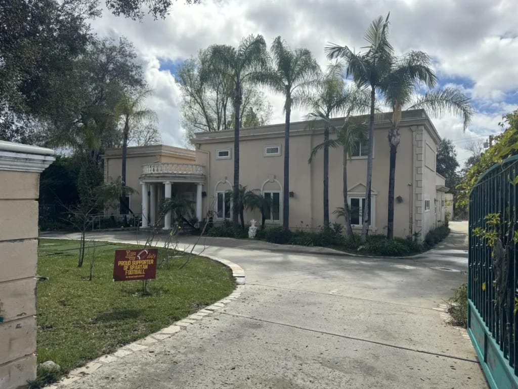 Exterior view of A Cozy Chateau with palm trees