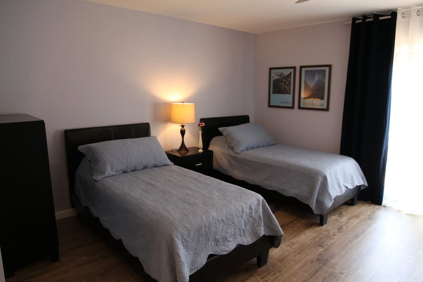 Cozy twin room with two beds and a lamp