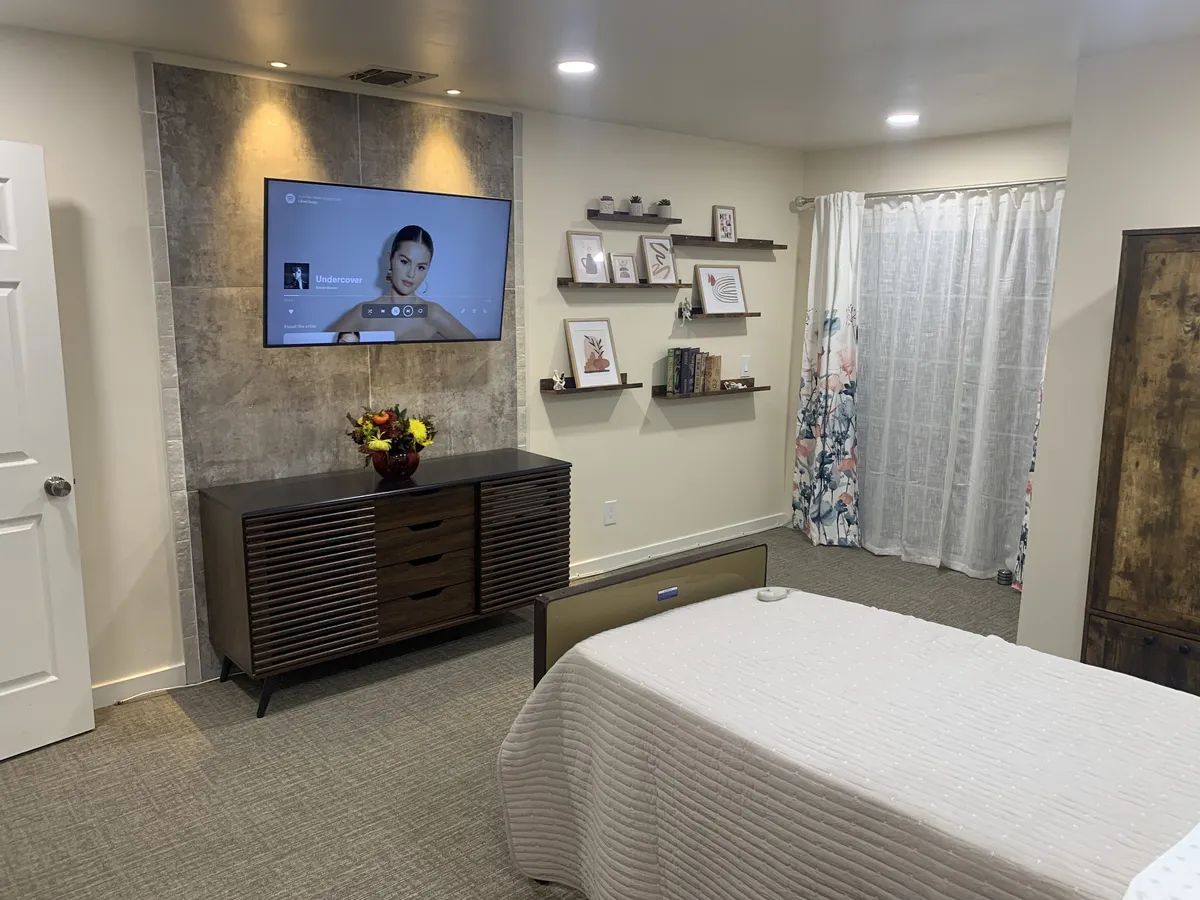 A well-furnished private resident room